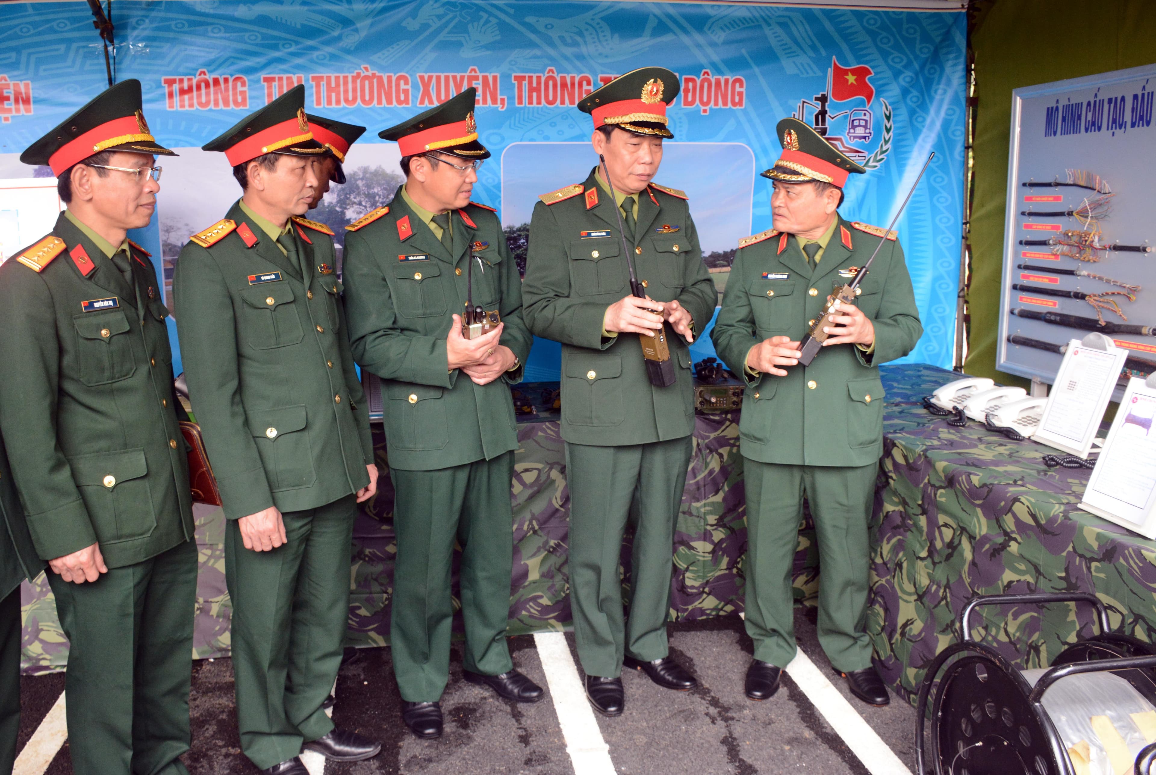 Tập trung huấn luyện, làm chủ khí tài hiện đại