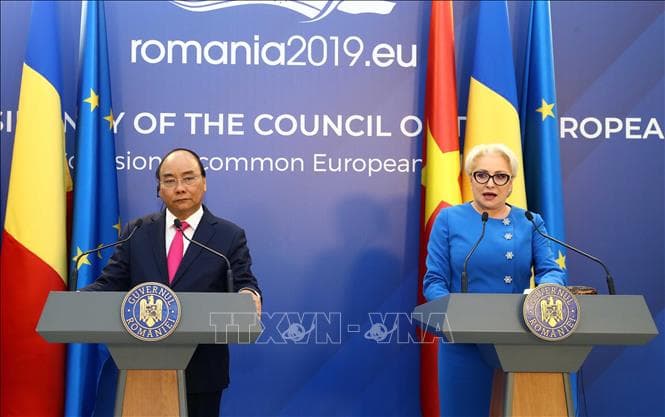 Thủ tướng Nguyễn Xuân Phúc và Thủ tướng Romania đồng chủ trì họp báo