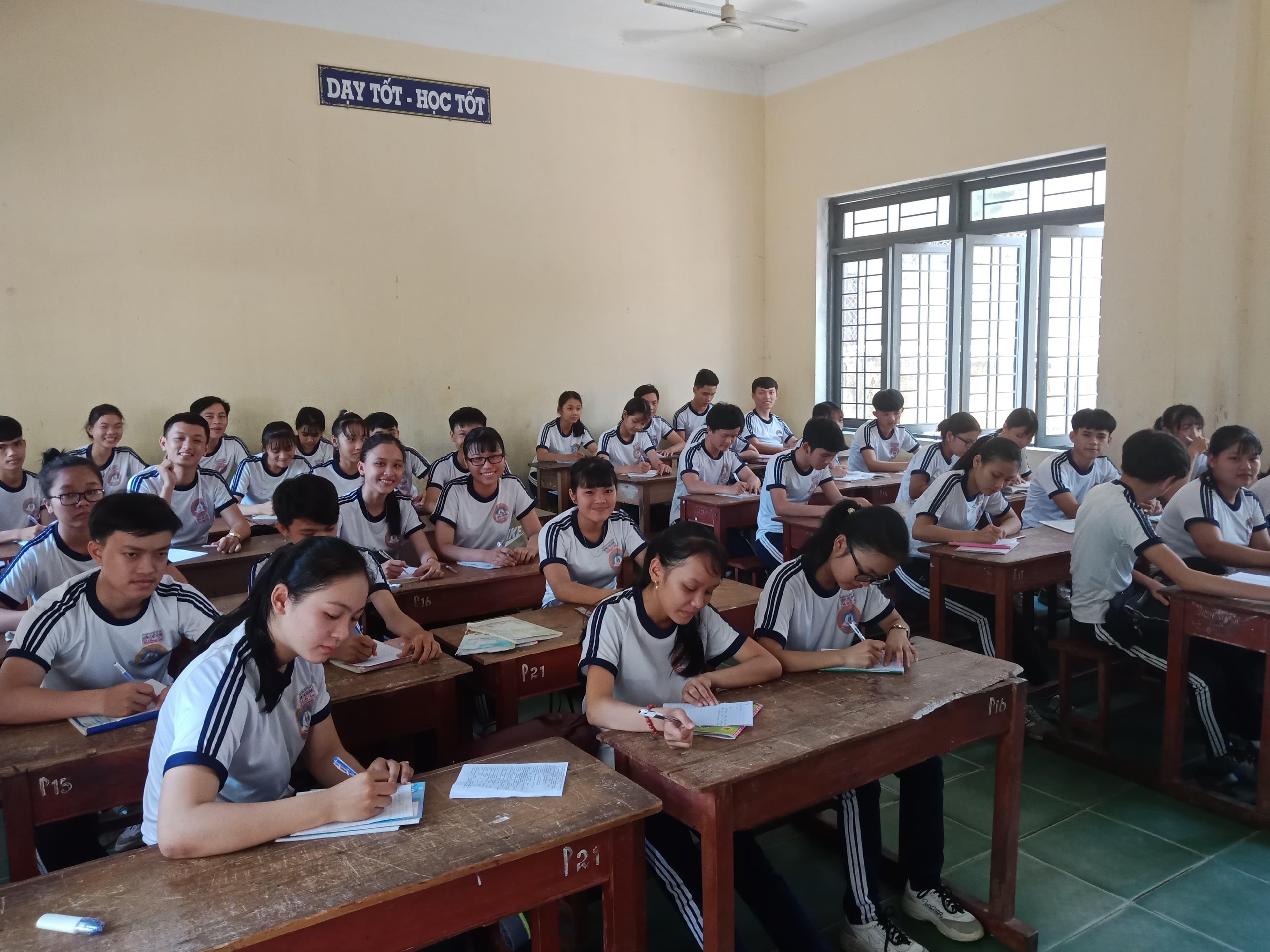 Làm gì để hạn chế tình trạng bạo lực học đường?