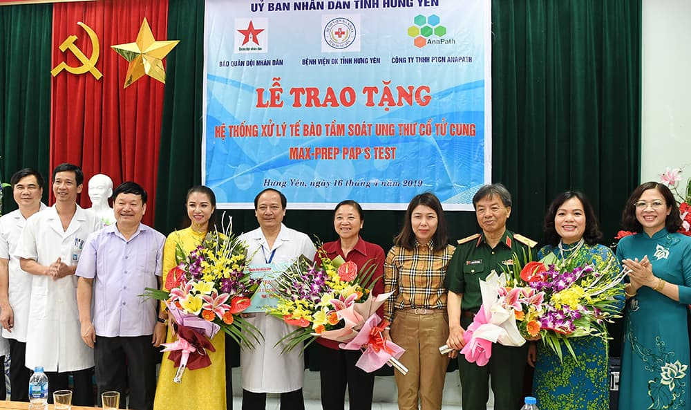 Trao tặng Hệ thống tầm soát ung thư cổ tử cung Max- Prep Pap’s Test tại Hưng Yên