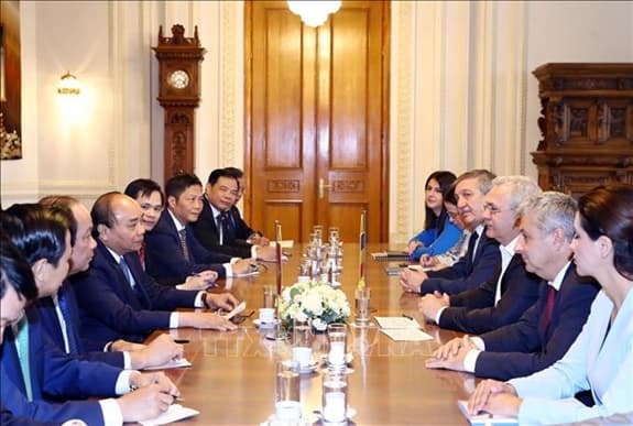 Thủ tướng Chính phủ Nguyễn Xuân Phúc hội kiến Chủ tịch Hạ viện Romania