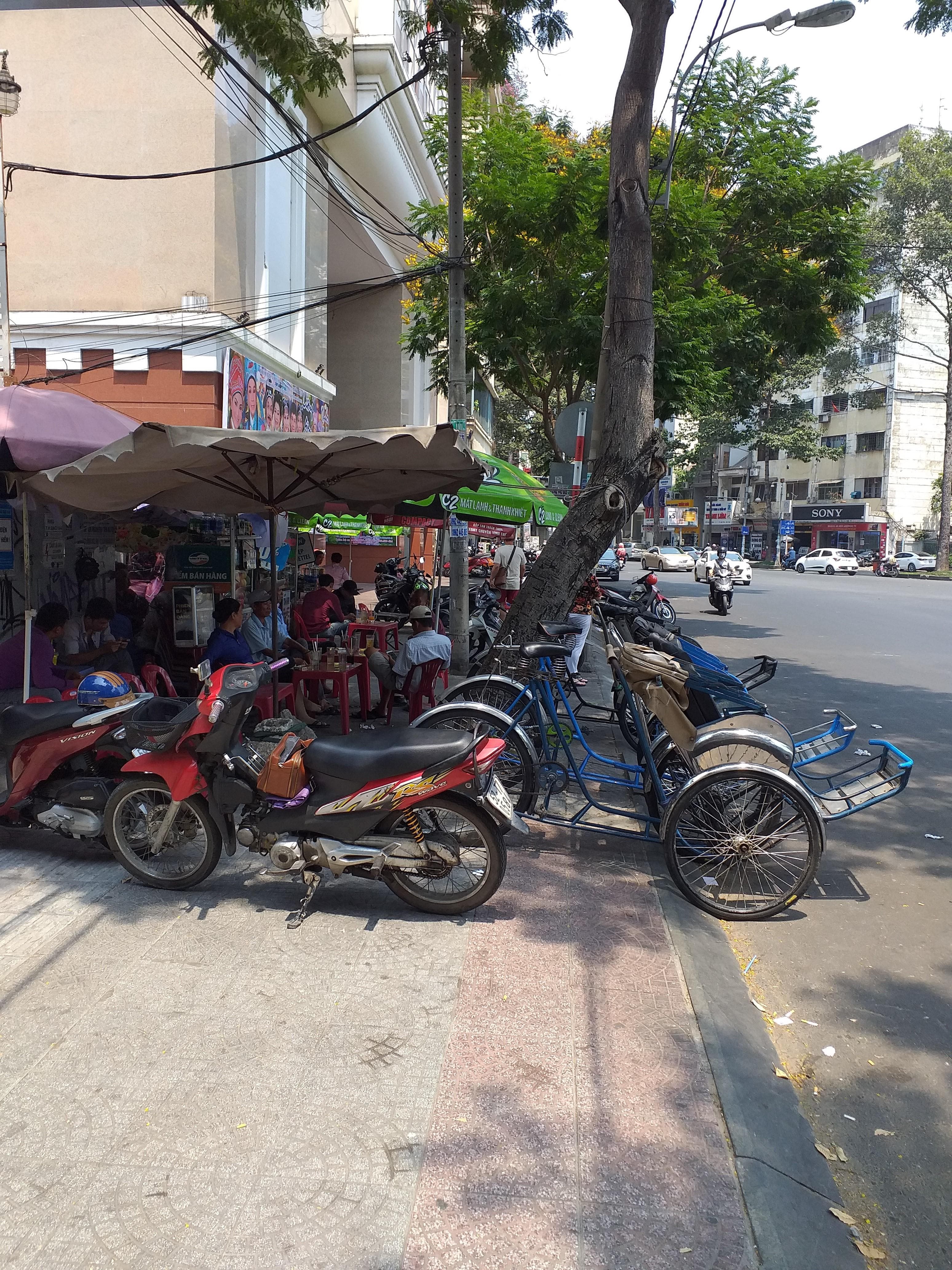 Không phải nơi dừng, đỗ xe và buôn bán