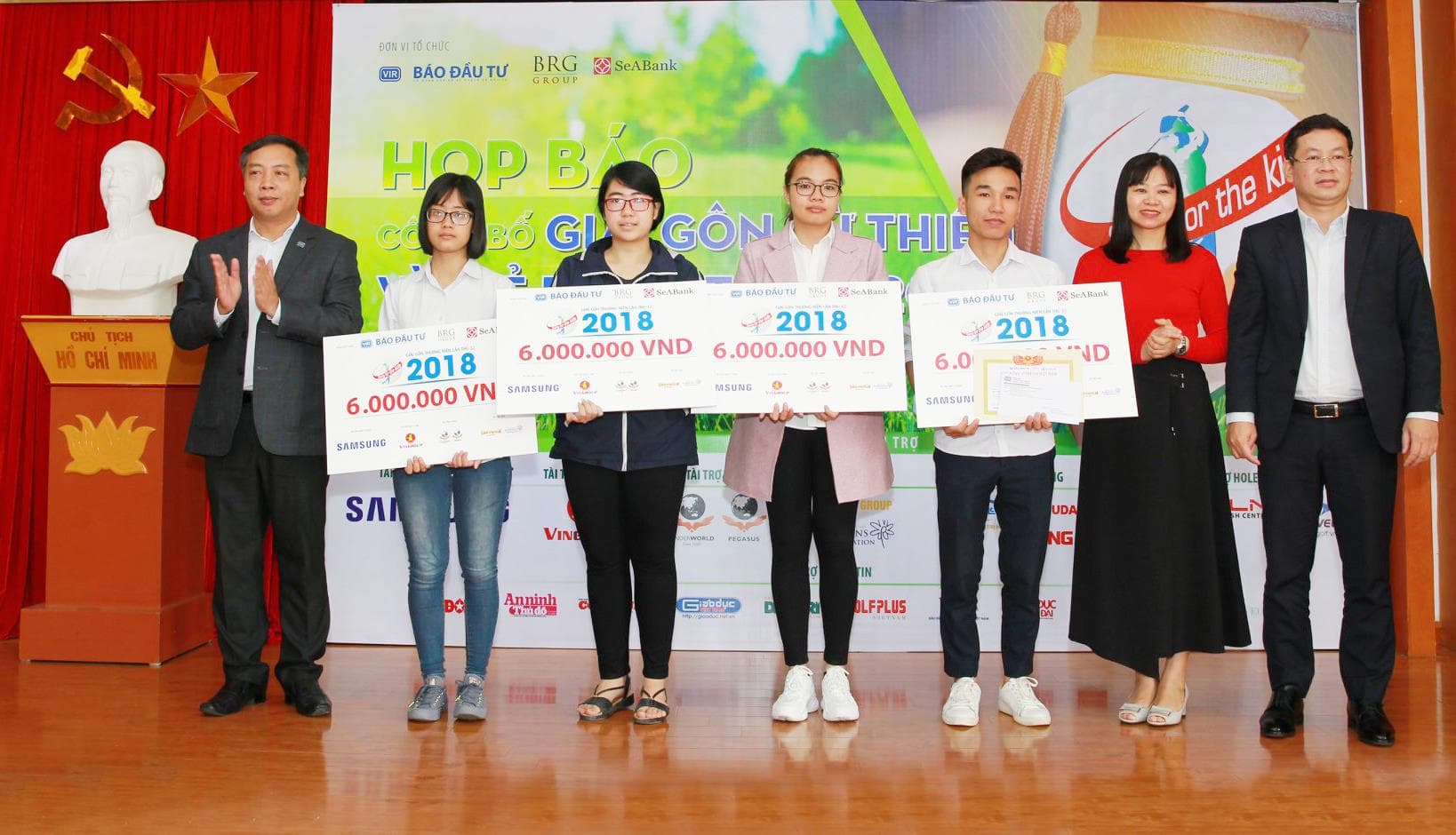 Tiếp sức cho học sinh, sinh viên nghèo đến trường