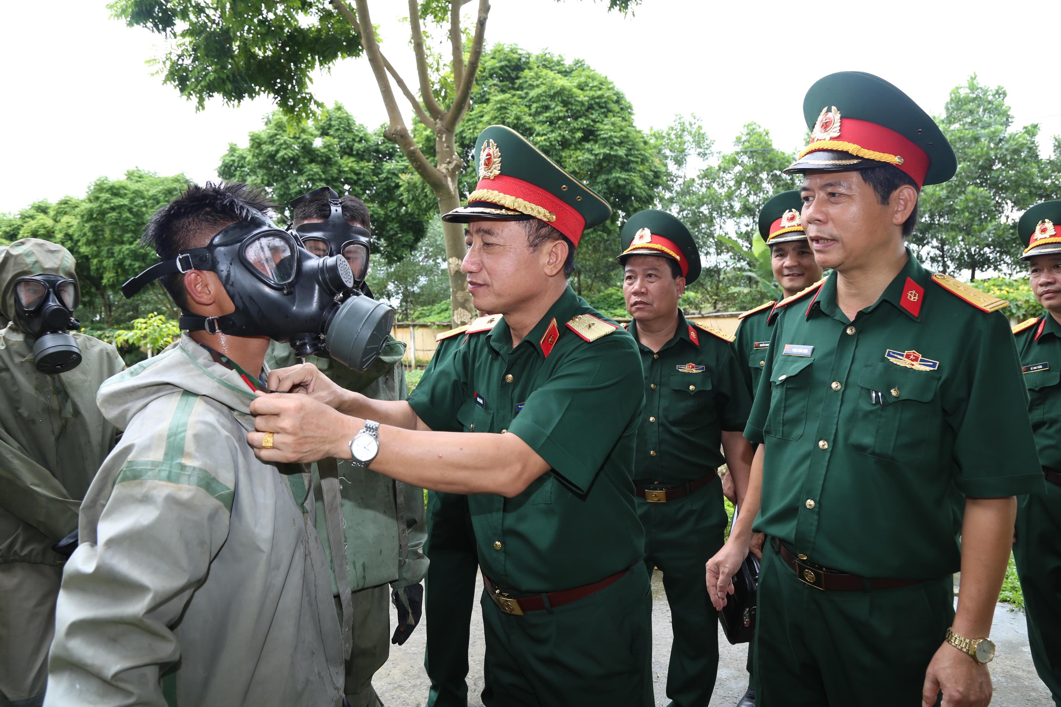 Nâng cao chất lượng đội ngũ cán bộ, xây dựng Binh chủng Hóa học tinh, gọn, mạnh