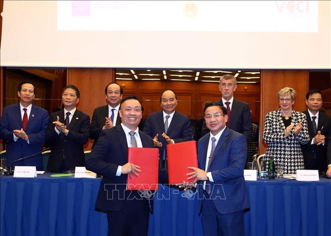 Thủ tướng Nguyễn Xuân Phúc và Thủ tướng CH Séc đồng chủ trì Diễn đàn Doanh nghiệp hai nước