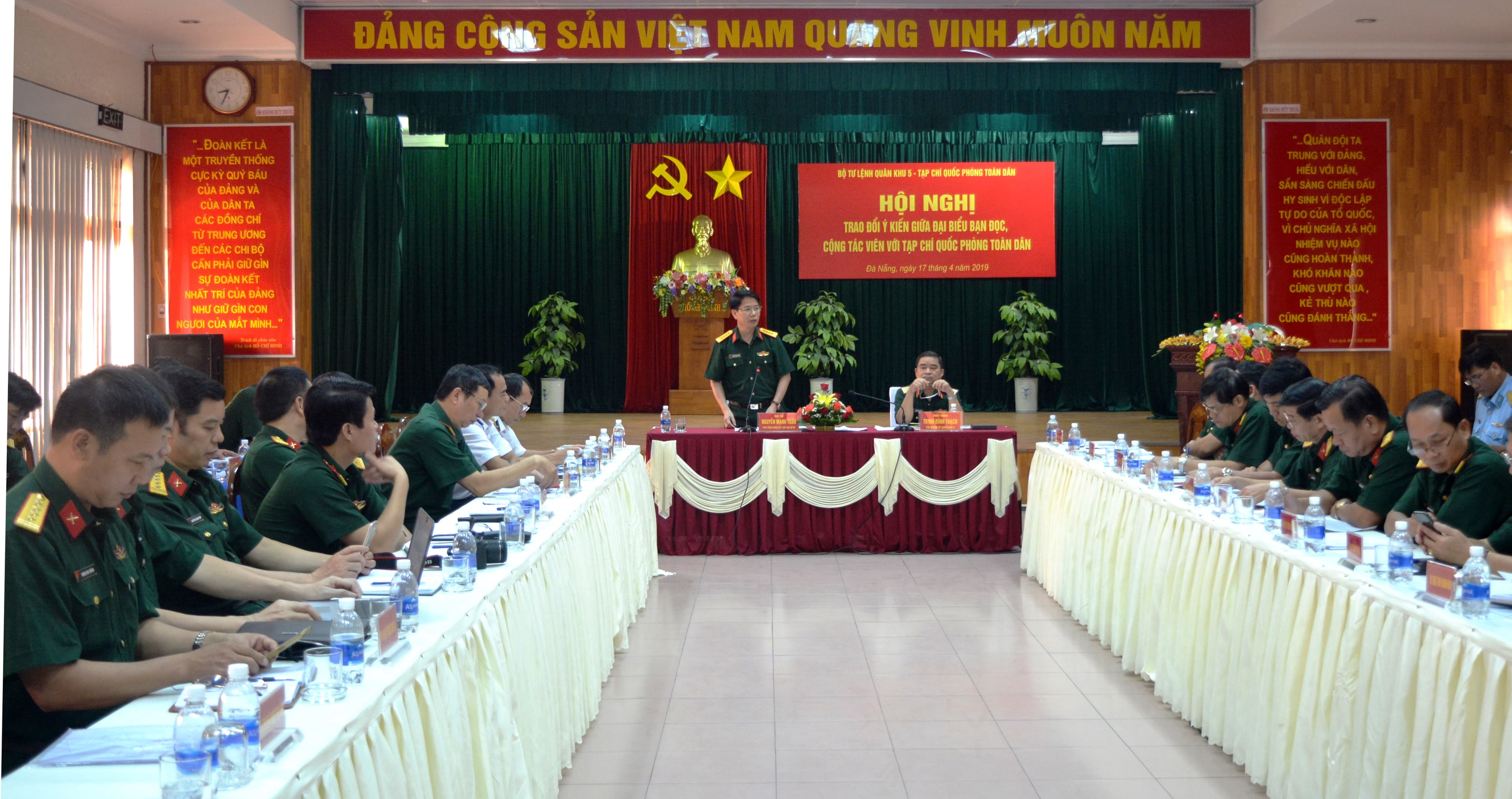 Bộ tư lệnh Quân khu 5 và Tạp chí Quốc phòng toàn dân tăng cường phối hợp tuyên truyền