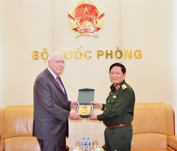 Đại tướng Ngô Xuân Lịch tiếp đoàn Thượng nghị sĩ Hoa Kỳ