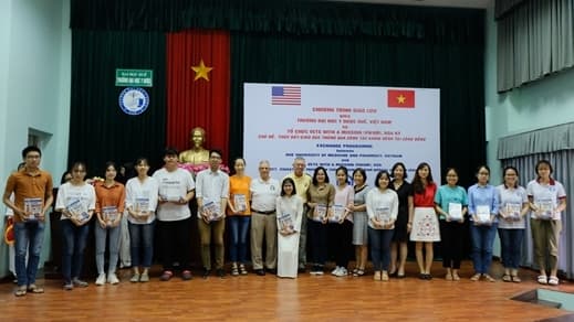 Cựu binh Mỹ hỗ trợ khám bệnh và cấp thuốc miễn phí cho người dân nghèo ở Thừa Thiên - Huế