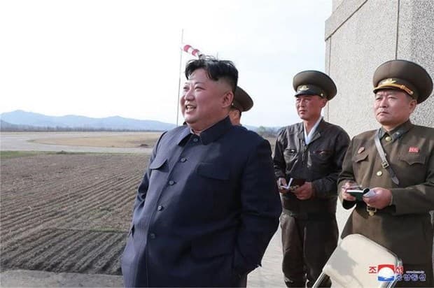 Nhà lãnh đạo Kim Jong-un ca ngợi thành quả của ngành công nghiệp vũ khí của Triều Tiên