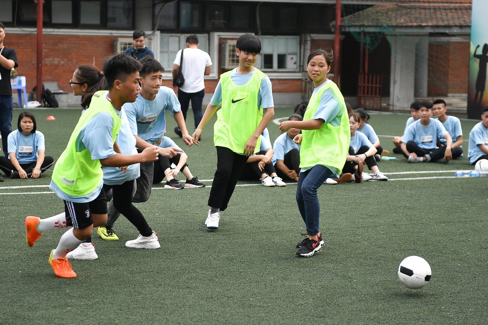 Chắp cánh ước mơ cho trẻ em Làng SOS