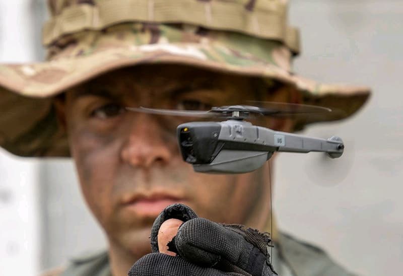 Quân đội Anh quay lại với UAV tí hon Black Hornet