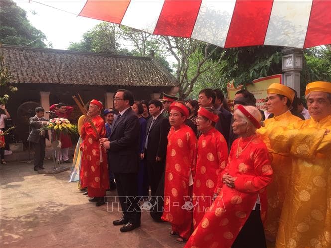 Lãnh đạo thành phố Hà Nội dâng hương tưởng nhớ Vua Ngô Quyền