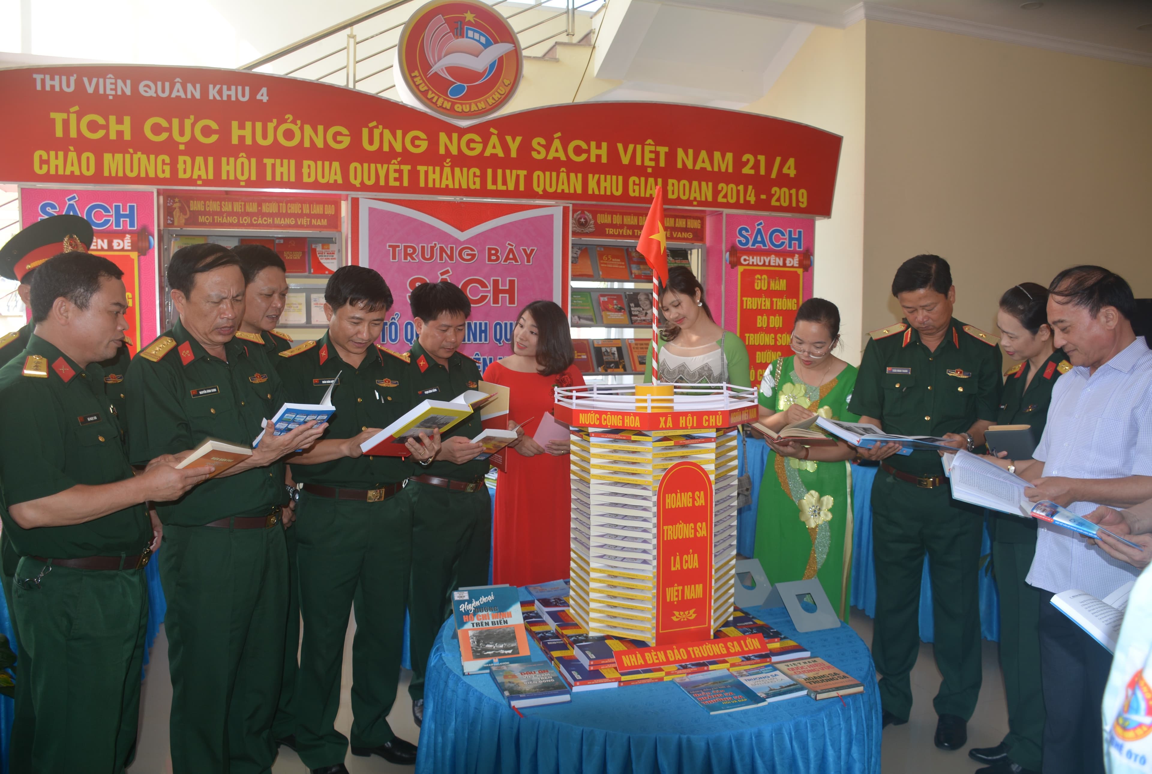 Quân khu 4 tuyên truyền, giới thiệu sách nhân Ngày sách Việt Nam năm 2019
