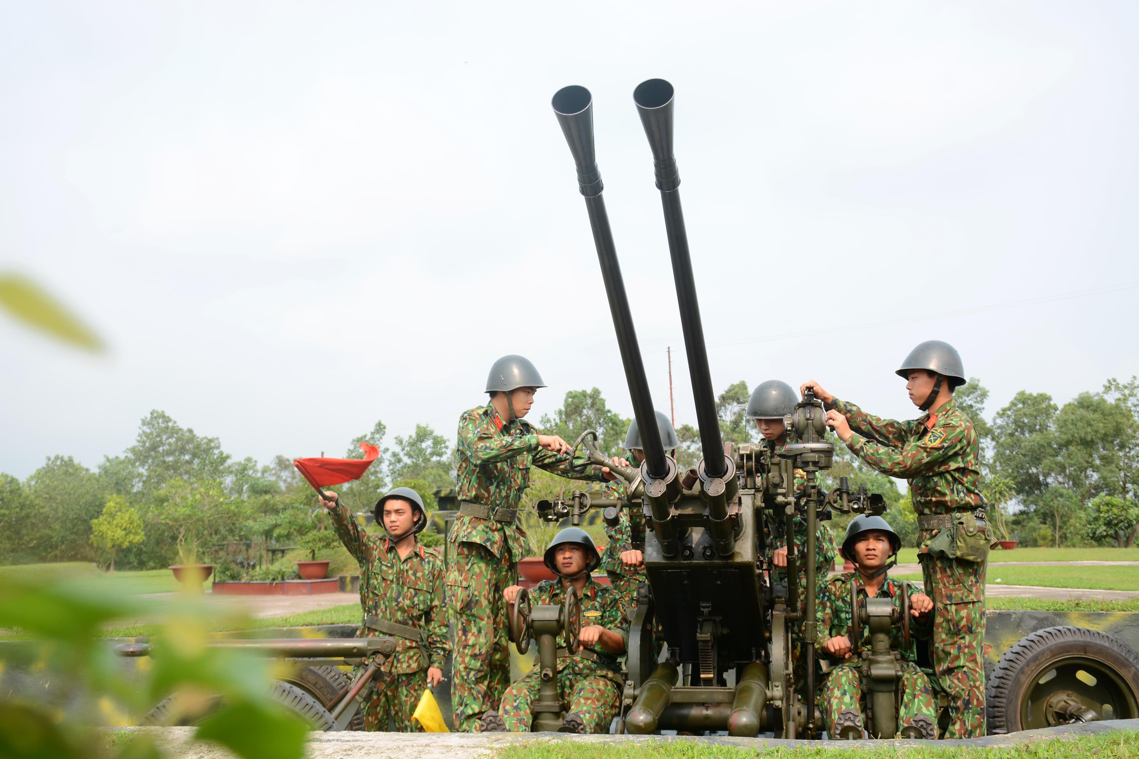 Vững vàng trên từng trận địa, thao trường