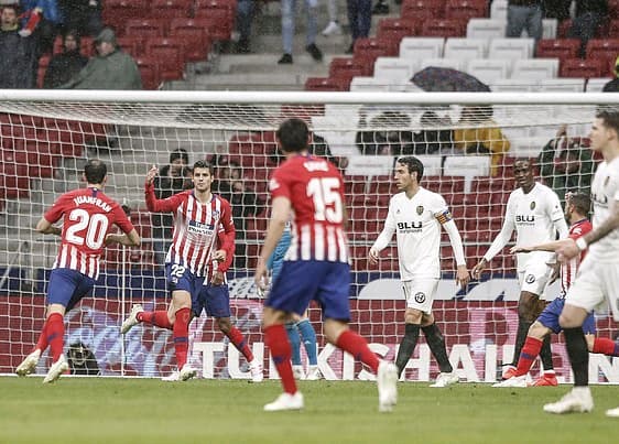 Atletico ngăn cản Barca lên ngôi vô địch La Liga sớm