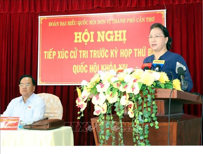 Chủ tịch Quốc hội Nguyễn Thị Kim Ngân tiếp xúc cử tri tại TP Cần Thơ