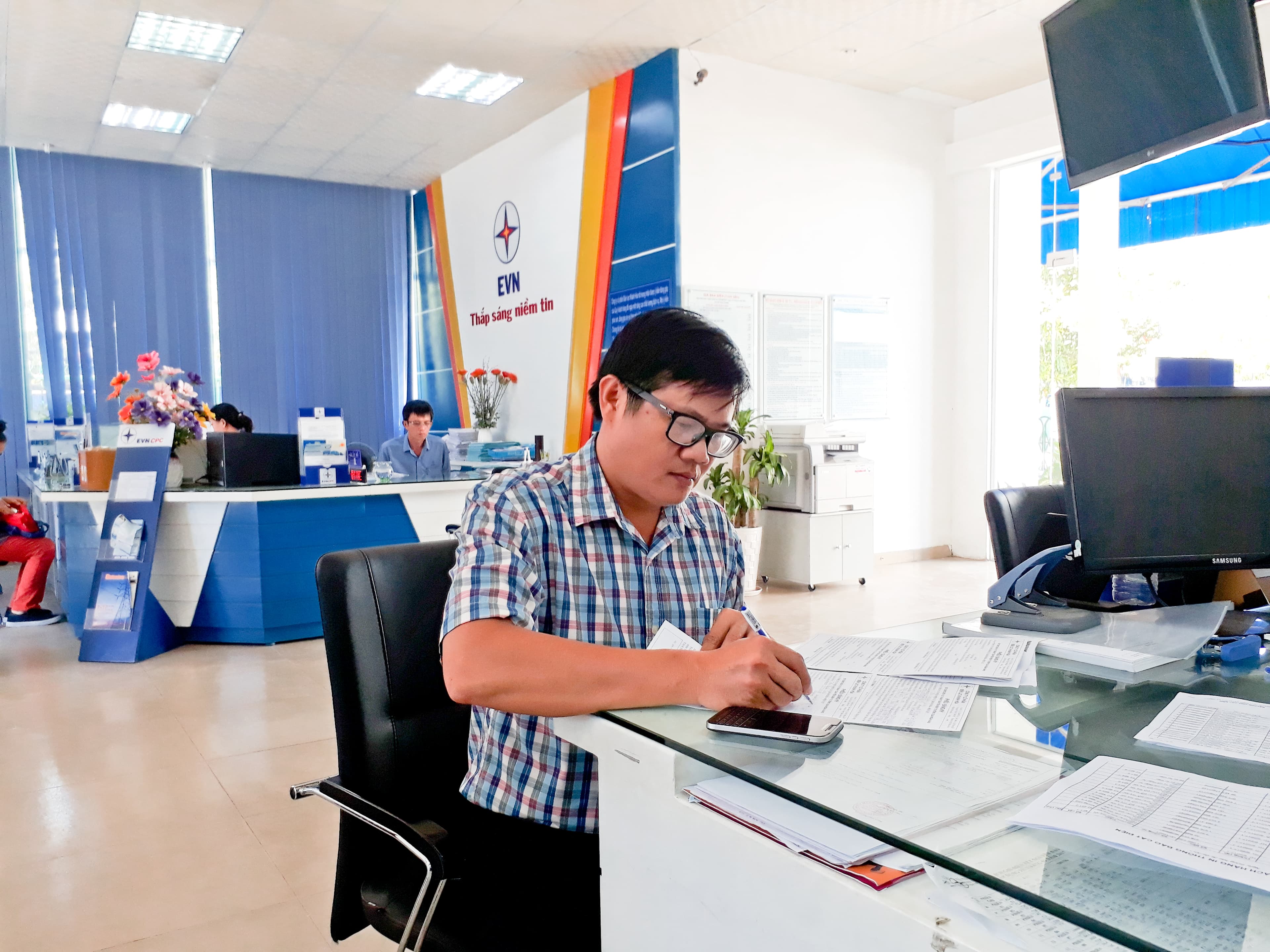 Tổng Công ty Điện lực miền Bắc hướng tới không sử dụng tiền mặt trong thanh toán tiền điện