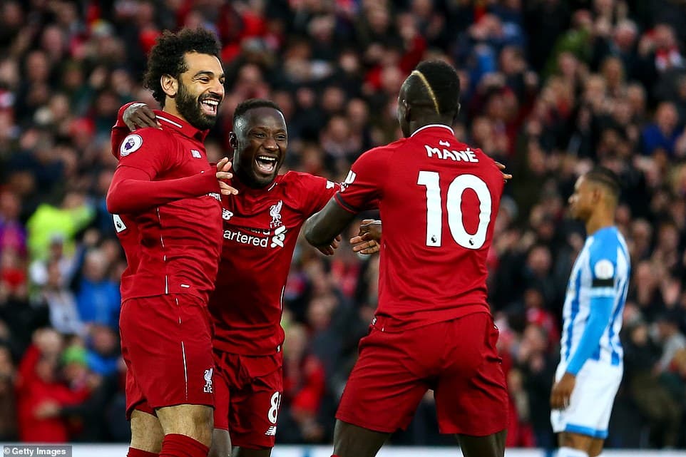 Liverpool thắng giòn giã trước Huddersfield