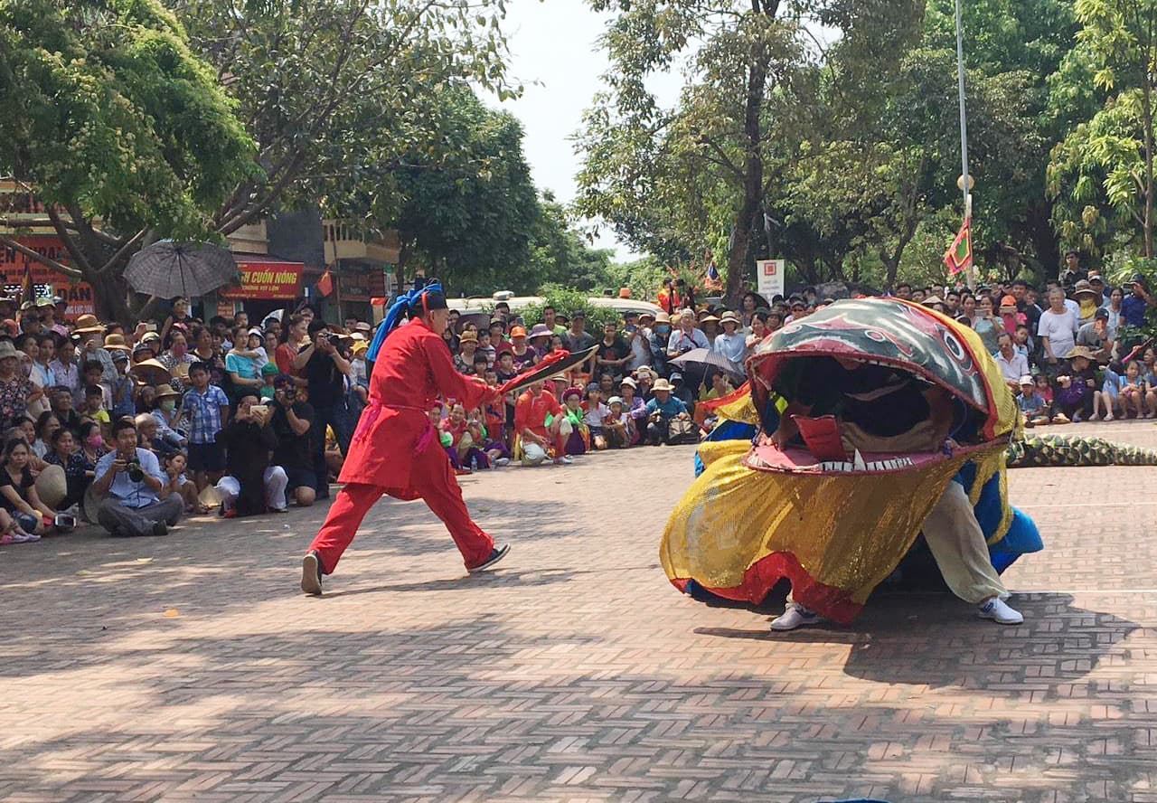 Tưng bừng Lễ hội làng Lệ Mật