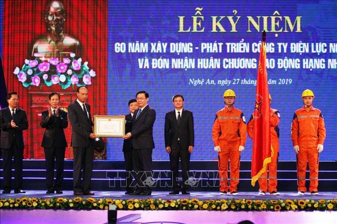 Phó Thủ tướng Vương Đình Huệ dự Lễ kỷ niệm 60 năm xây dựng và phát triển Công ty Điện lực Nghệ An