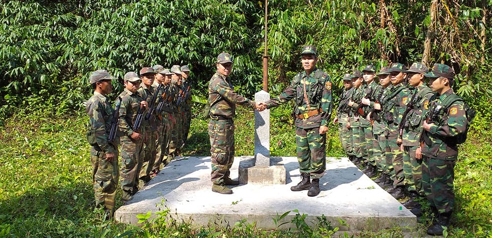 Tuần tra song phương biên giới Việt- Lào