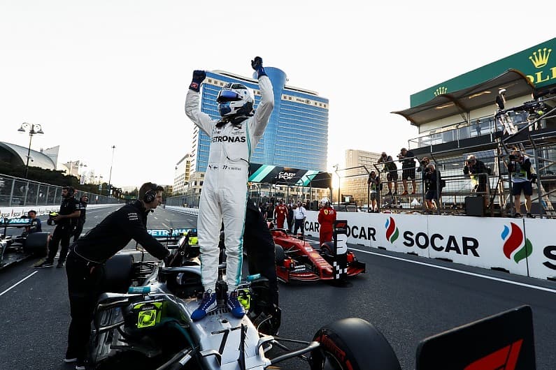 Tay đua Valtteri Bottas bất ngờ giành pole tại Azerbaijan GP