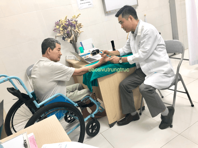 Bệnh viện Việt Đức nối thành công ngón tay cái đứt rời bằng kỹ thuật vi phẫu