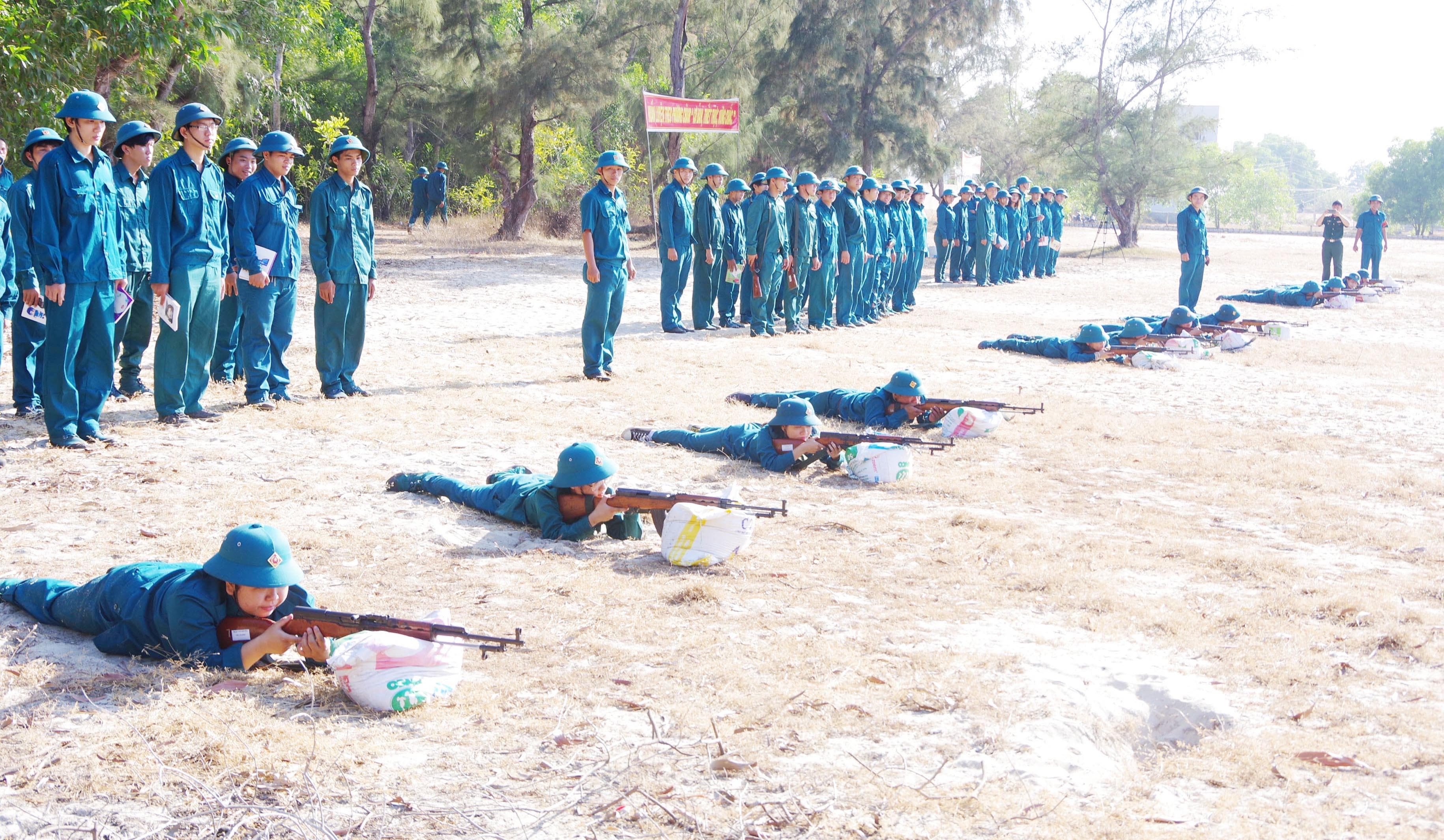 “Sao vuông” Bình Thuận luyện quân, giúp dân