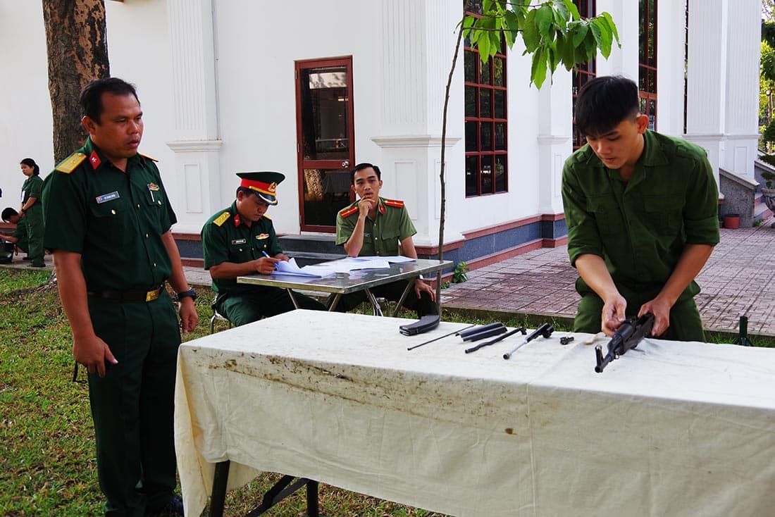 Bồi đắp lý tưởng, nâng cao kiến thức quốc phòng cho học sinh