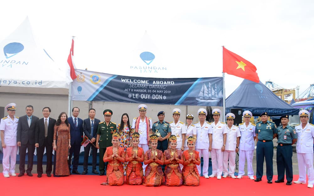 Tàu buồm 286/Lê Quý Đôn cập cảng Tanjung Priok, bắt đầu thăm Indonesia