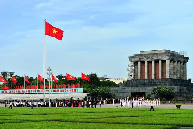 Hơn 45 nghìn lượt khách viếng Lăng Chủ tịch Hồ Chí Minh dịp lễ 30-4 và 1-5