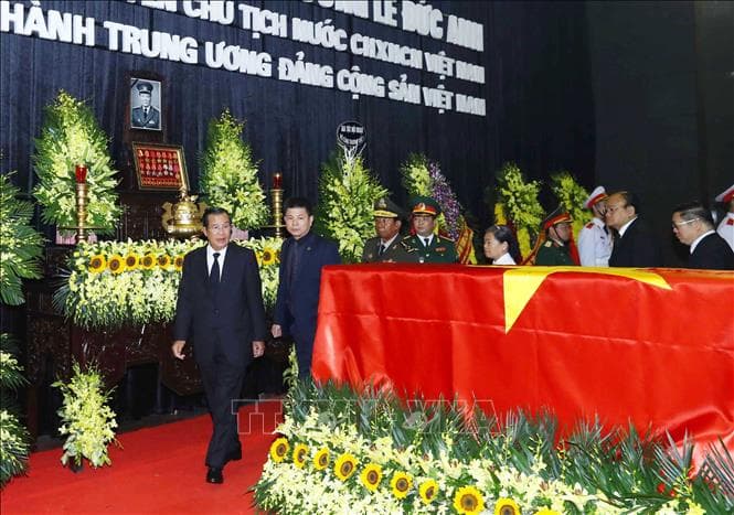 Thủ tướng Vương quốc Campuchia Samdech Techo Hun Sen và bạn bè quốc tế viếng nguyên Chủ tịch nước, Đại tướng Lê Đức Anh