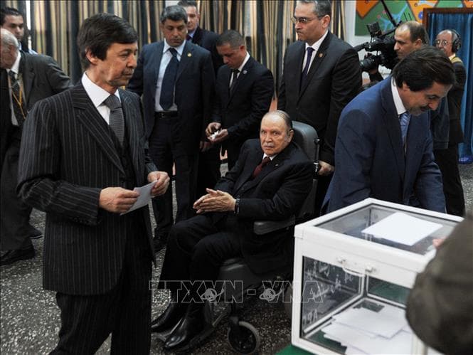 Algeria: Em trai của cựu Tổng thống Bouteflika và 2 cựu lãnh đạo cơ quan tình báo bị bắt giữ