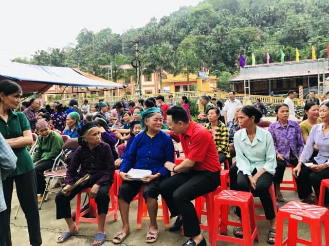 Khám bệnh, tặng quà vùng đồng bào đặc biệt khó khăn tại Tuyên Quang