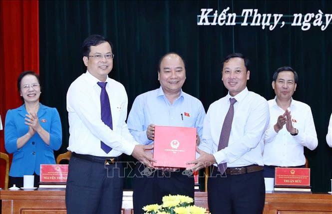 Thủ tướng Chính phủ Nguyễn Xuân Phúc tiếp xúc cử tri thành phố Hải Phòng