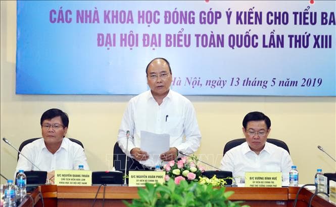 Các nhà khoa học đóng góp ý kiến cho Tiểu ban Kinh tế-Xã hội Đại hội XIII của Đảng