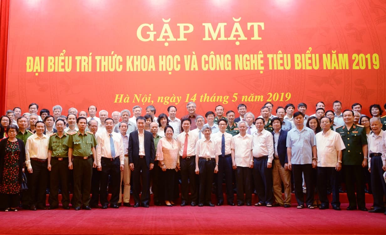 Phát huy vai trò của đội ngũ trí thức khoa học và công nghệ trong xây dựng và bảo vệ Tổ quốc