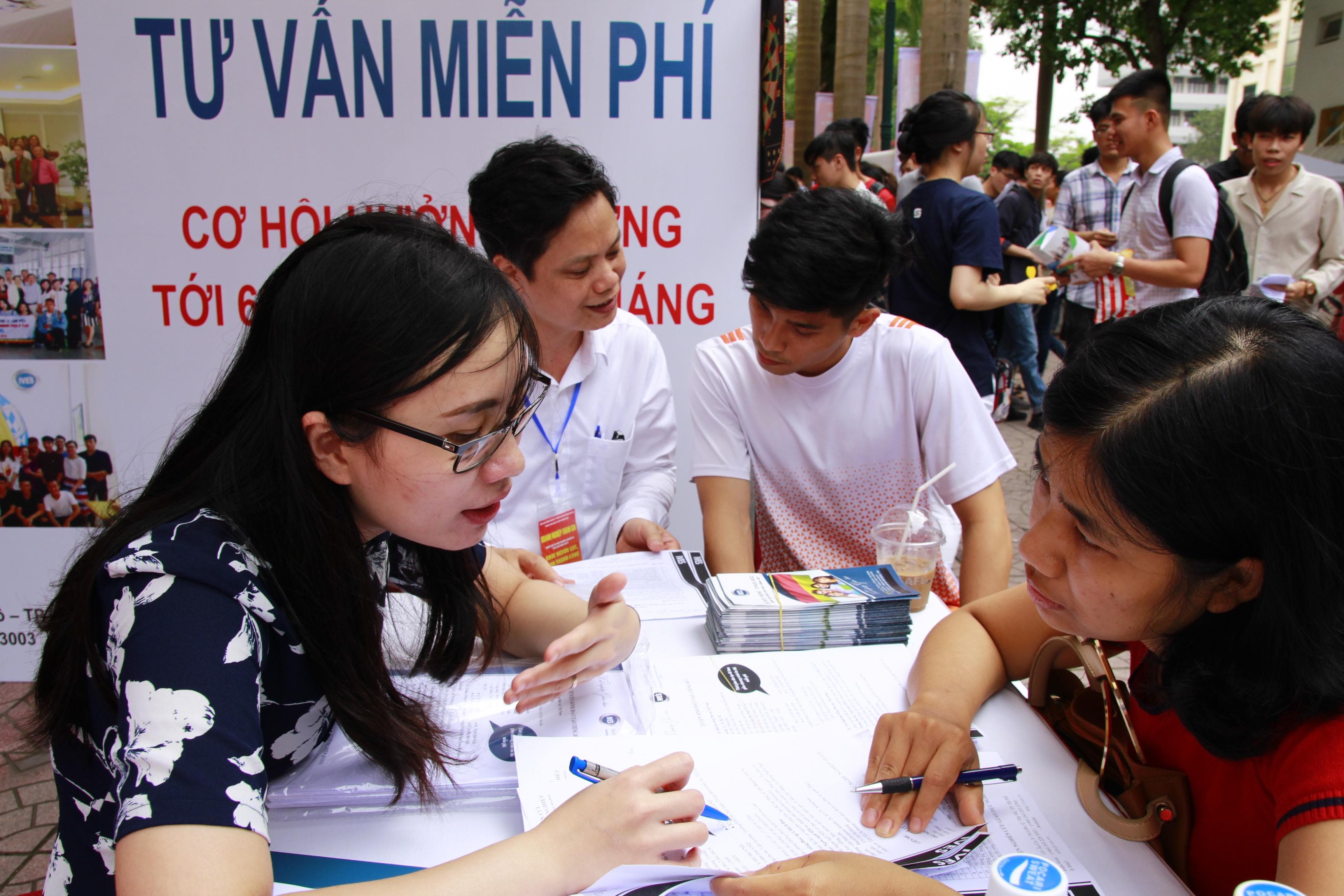 Hàng nghìn cơ hội việc làm tại Ngày hội tư vấn hướng nghiệp