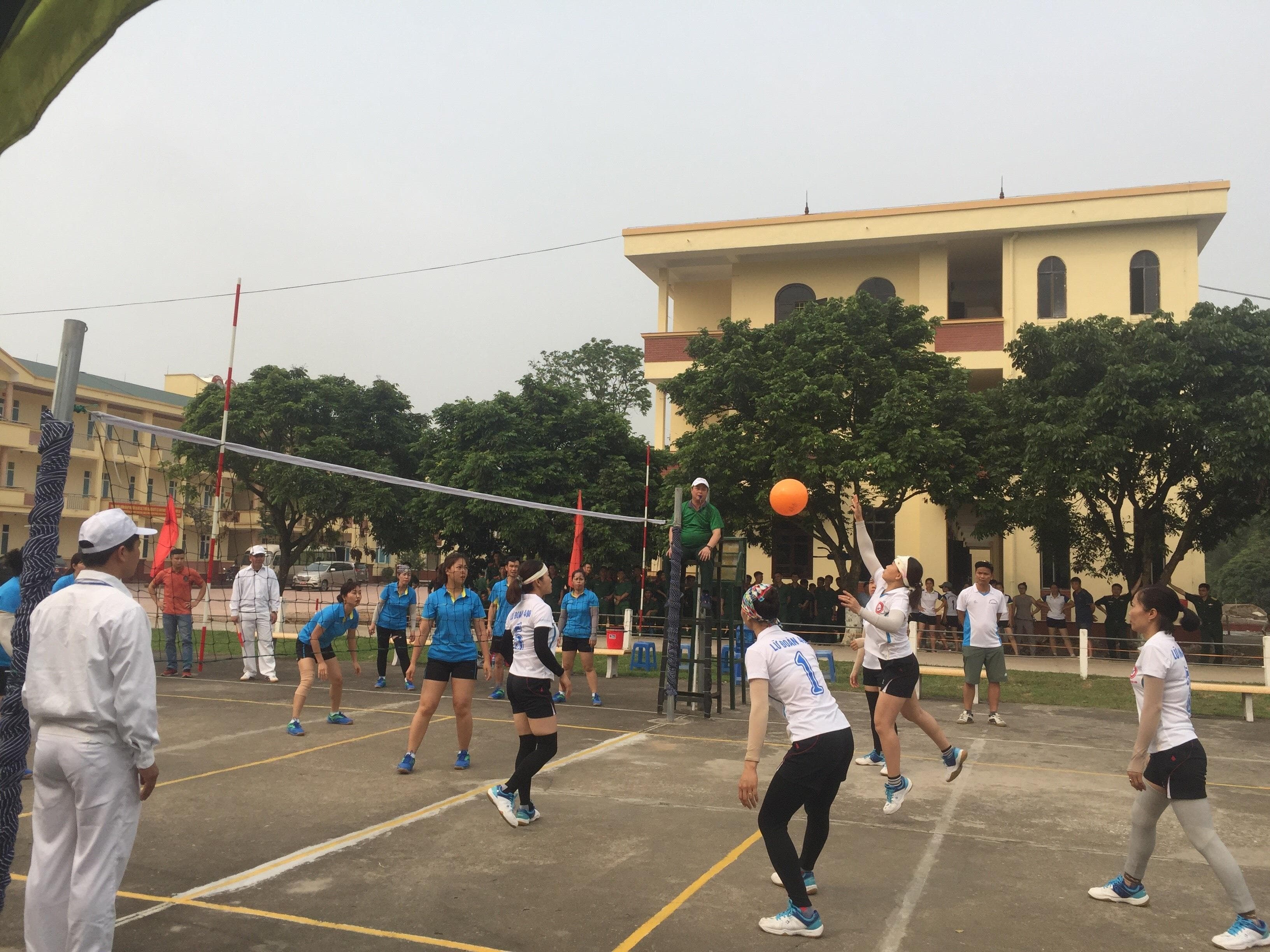 “Chân đồng” tranh tài với “vai sắt”
