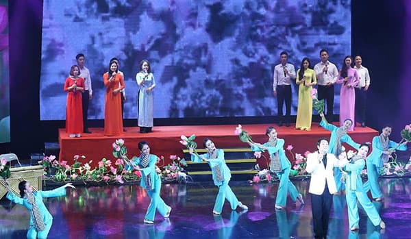 “Quà tháng 5 dâng Người” quy tụ nhiều giọng ca hàng đầu dòng nhạc trữ tình