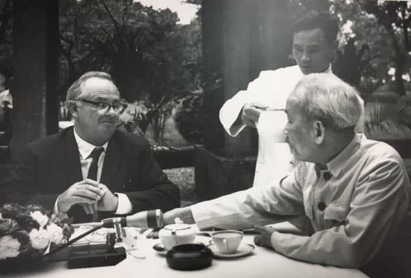 Bảo tàng Báo chí Việt Nam trưng bày, tiếp nhận hình ảnh, hiện vật của nhà báo Wilfred Burchett