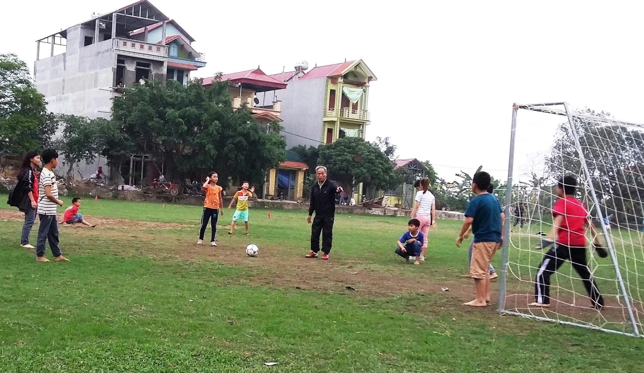 Ngôi làng “truyền lửa” tình yêu bóng đá