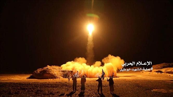 Saudi Arabia đánh chặn nhiều tên lửa của phiến quân Houthi ở Yemen