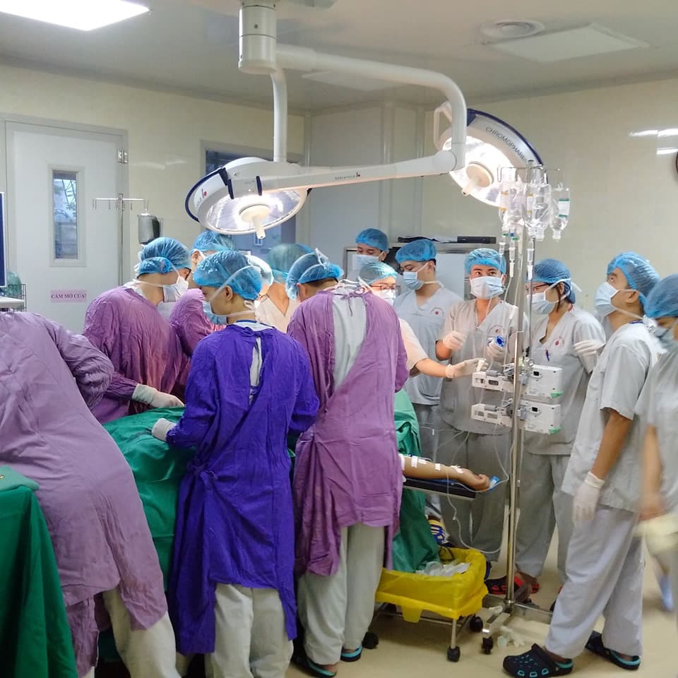 Bệnh viện E cứu sống bệnh nhân bị vỡ tim do tai nạn giao thông