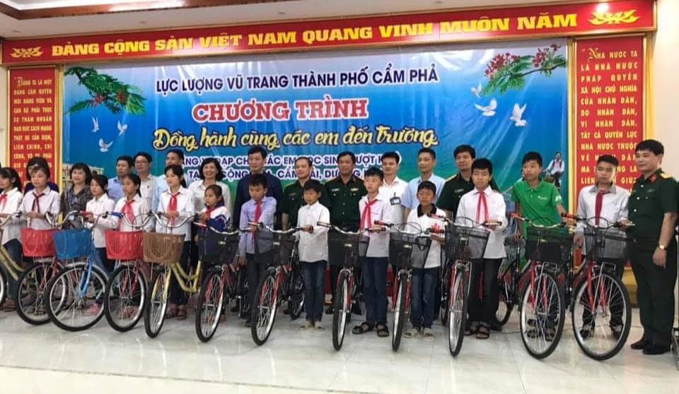 Tiếp thêm nghị lực đến trường cho học sinh nghèo