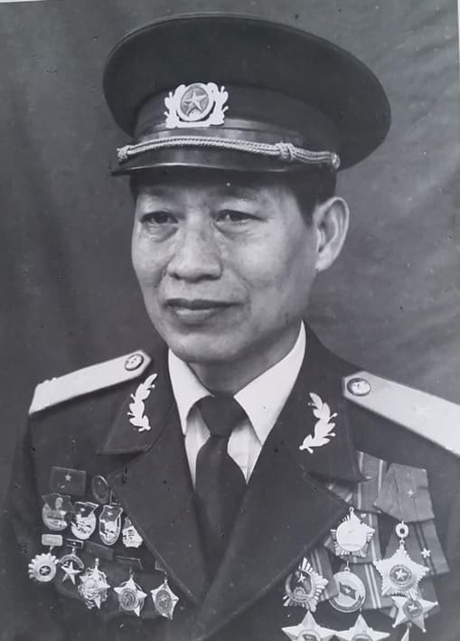 Nguyễn Sơn - dáng chữ, tình người