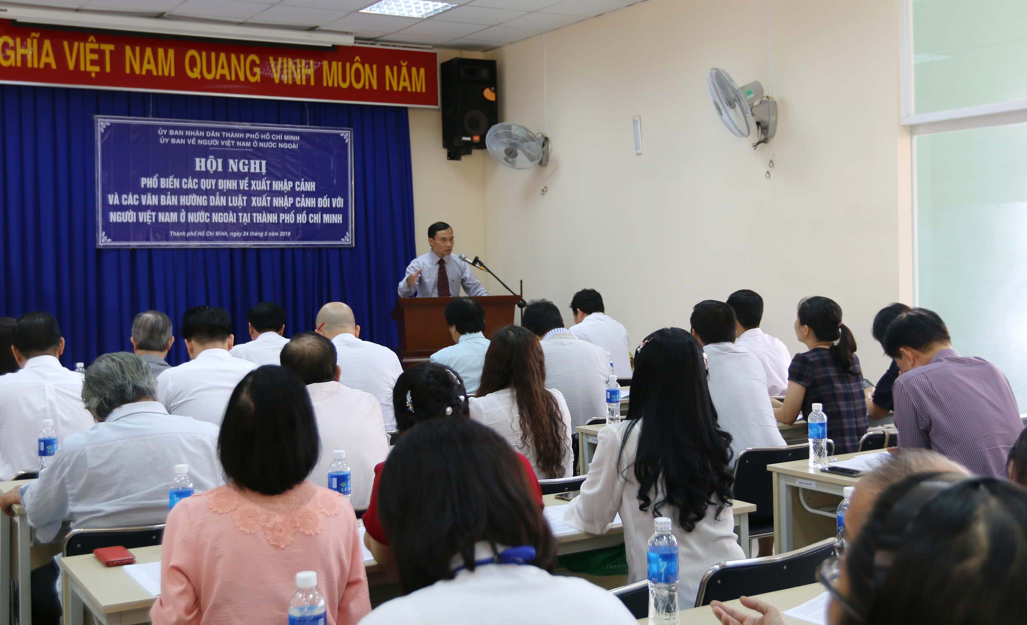 Đẩy mạnh tuyên truyền các quy định về xuất nhập cảnh cho người nước ngoài