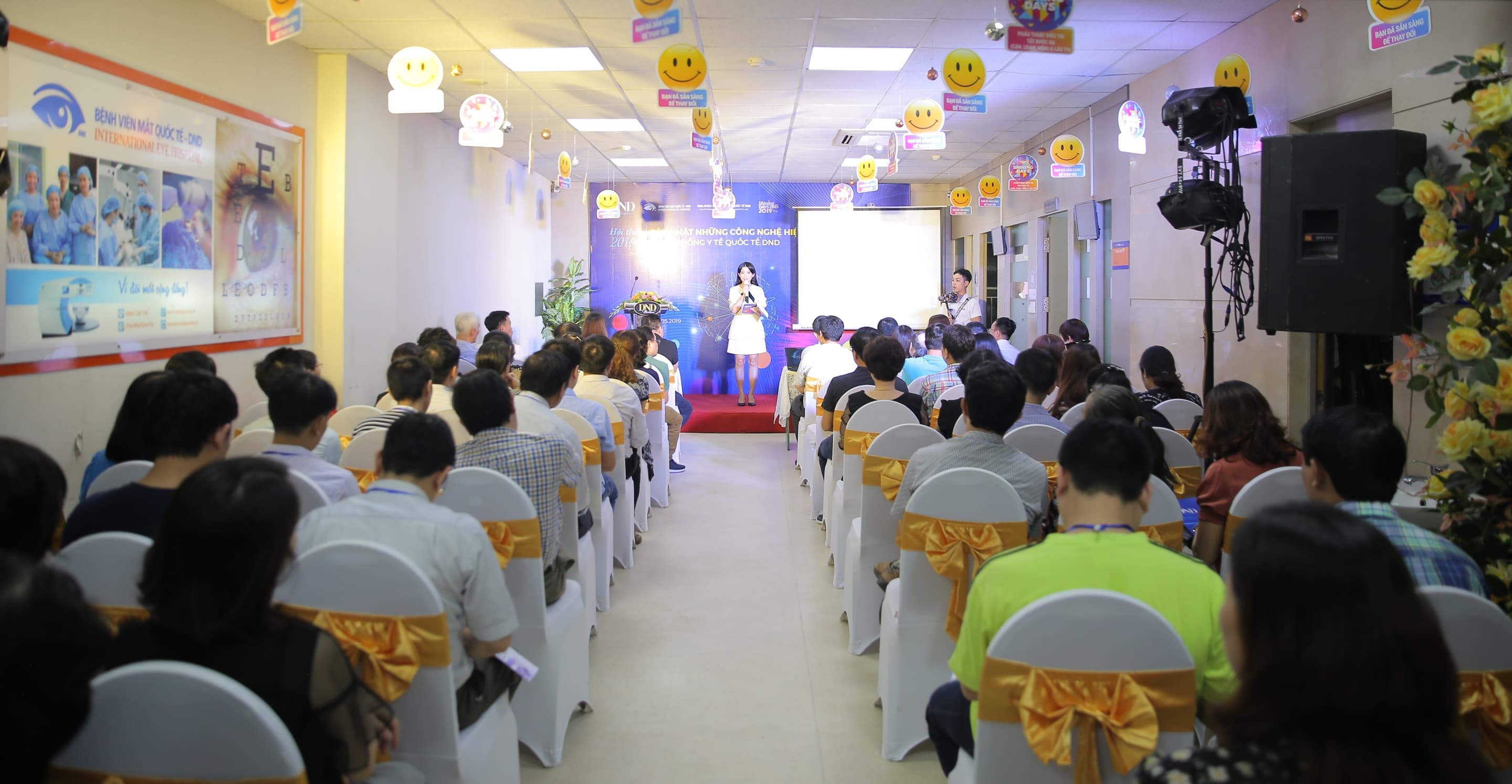 Phẫu thuật laser điều trị cho bệnh nhân cận thị, loạn thị cao