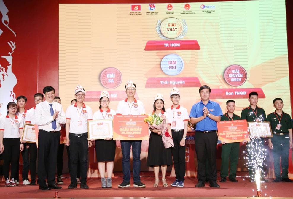 Say mê với “Ánh sáng soi đường”