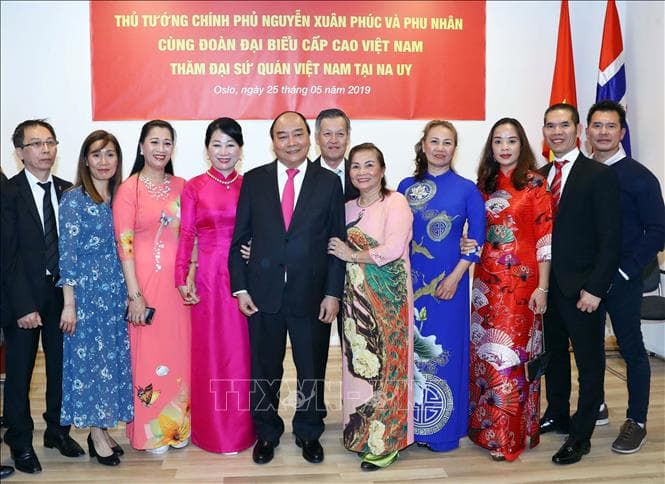 Thủ tướng Nguyễn Xuân Phúc thăm Đại sứ quán và cộng đồng người Việt Nam tại Na Uy
